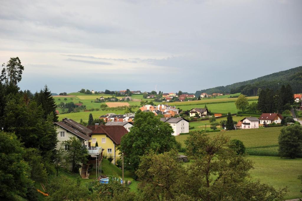 Gasthaus - Gaestehaus Schusterbauer Райн Номер фото